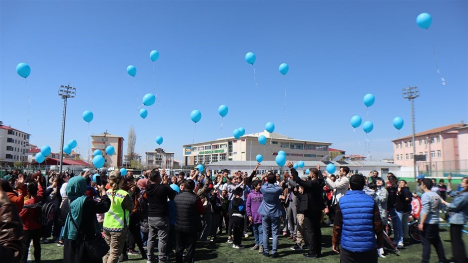  Iğdır'da, "2 Nisan Dünya Otizm Farkındalık Günü" dolayısıyla etkinlik düzenlendi.