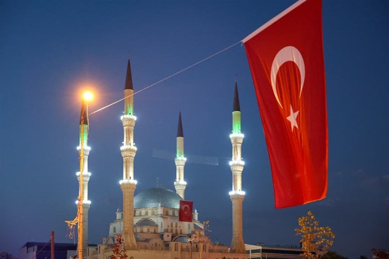 Bayrağımızın gölgesinde, milletimizin iradesiyle…