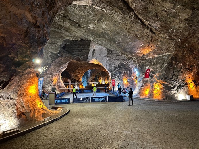 Tuz Dağı’nın 500 Metre Derinliğinde Cumhuriyet Coşkusu! 